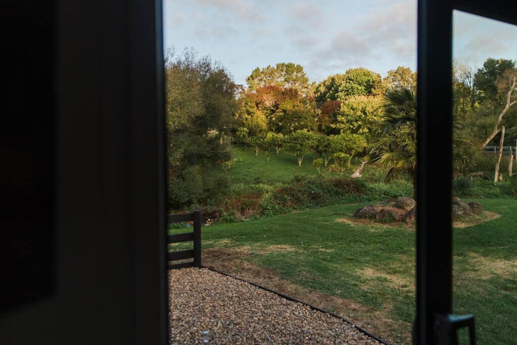 Bombay Hills Modern Retreat Appartement Auckland Buitenkant foto