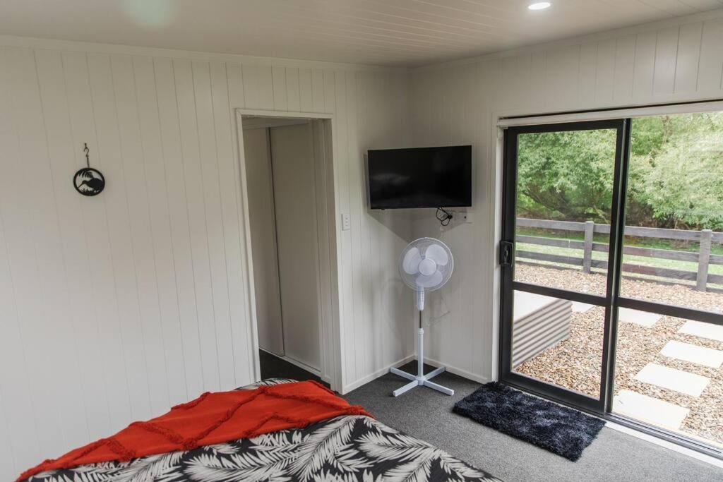 Bombay Hills Modern Retreat Appartement Auckland Buitenkant foto