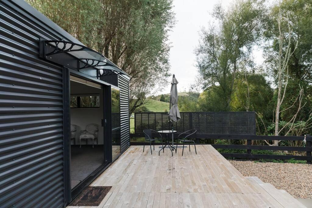 Bombay Hills Modern Retreat Appartement Auckland Buitenkant foto